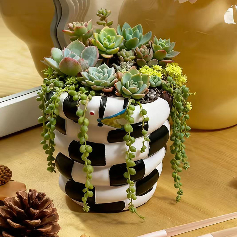 1個入り黒と白の蛇型樹脂製植木鉢 - クリエイティブなDIY - Snake Plant Ceramic のレビューと価格